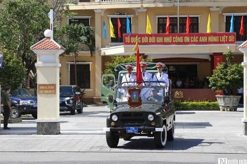 Trang nghiêm lễ trao bằng Tổ quốc ghi công cho Phó trưởng Công an phường hy sinh ở Huế