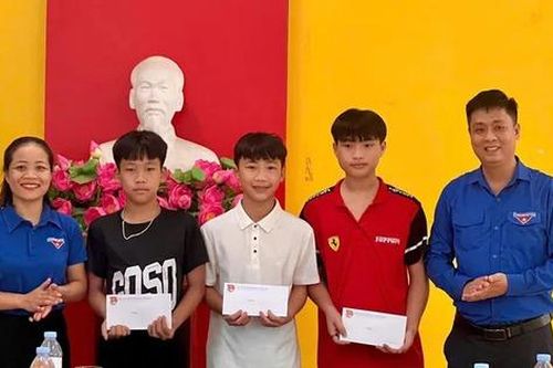 Ba học sinh dũng cảm cứu sống 2 em nhỏ bị đuối nước