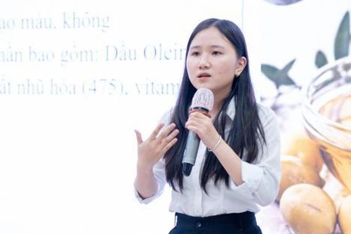 Sinh viên Quản trị kinh doanh HUTECH nhập vai doanh nhân từ trên giảng đường