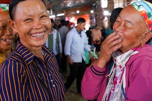 Cao Bằng: Nhộn nhịp chợ phiên Rằm tháng Bảy của đồng bào các dân tộc