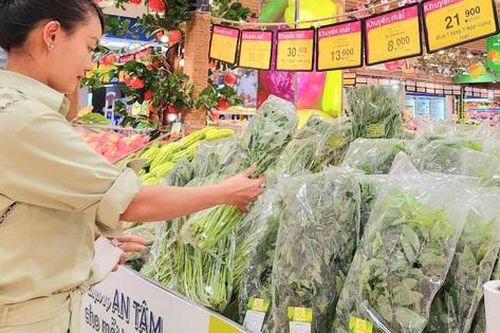 Thị trường Rằm tháng Bảy: Thực phẩm chay ăn liền đắt khách