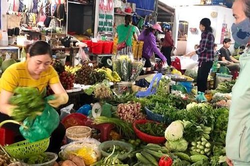 Sát Rằm tháng Bảy, nhiều mặt hàng thực phẩm ở chợ tăng giá 10% - 20%