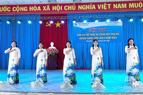 Thoại Sơn sôi nổi Hội thi Dân vũ thể thao và tiếng hát phụ nữ