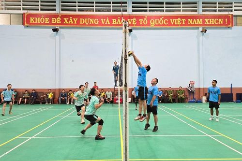 100 vận động viên tham gia Giải bóng chuyền truyền thống Công an TP. Pleiku lần thứ IX