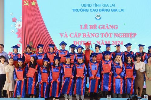 Trường Cao đẳng Gia Lai trao bằng tốt nghiệp cho 190 học sinh, sinh viên