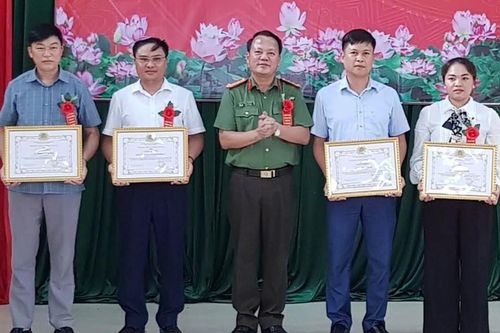 Phát huy sức mạnh đại đoàn kết toàn dân trong đảm bảo an ninh, trật tự