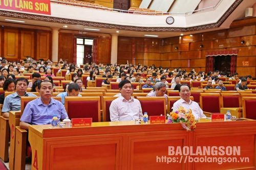 Bồi dưỡng chính trị hè cho hơn 15.800 cán bộ quản lý, giáo viên
