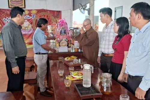 Lãnh đạo huyện Cát Tiên thăm và chúc mừng các cơ sở Phật giáo nhân lễ Vu lan năm 2024