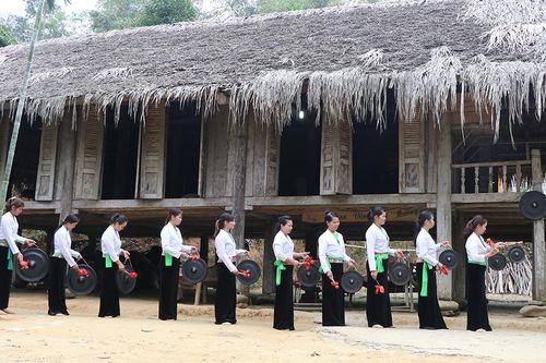 Phát huy vai trò của người có uy tín