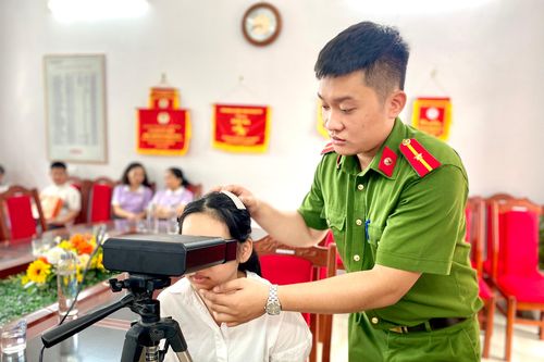 Phú Thọ: Cấp căn cước cho trẻ em mồ côi khuyết tật