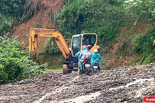 Bảo đảm an toàn giao thông trong mùa mưa lũ