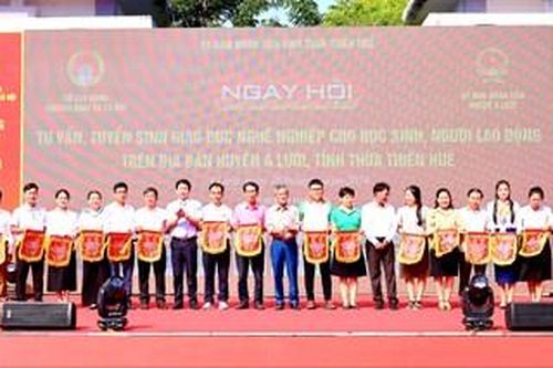 Tư vấn tuyển sinh, giáo dục nghề nghiệp cho học sinh, người lao động A Lưới