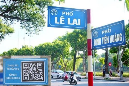 Từ tháng 9/2024, Hà Nội thí điểm gắn mã QR tên đường phố bằng biển phụ tại hàng trăm tuyến phố
