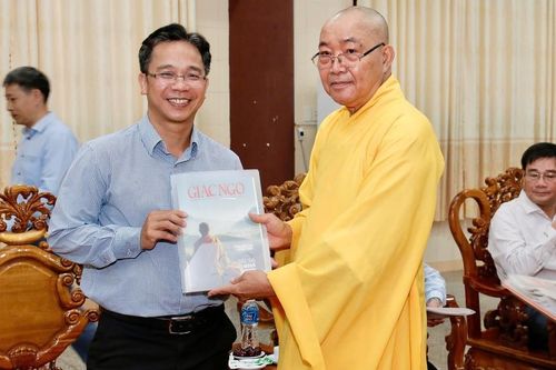 Bình Thuận: Lãnh đạo tỉnh thăm, chúc mừng Đại lễ Vu lan - Báo hiếu đến Ban Trị sự GHPGVN tỉnh