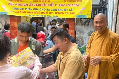 Chùa Tường Nguyên tặng 950 phần quà Vu lan đến người khuyết tật, khiếm thị tại các địa phương