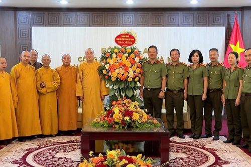 Hà Nội: Lãnh đạo GHPGVN chúc mừng 79 năm Ngày truyền thống Lực lượng Công an Nhân dân