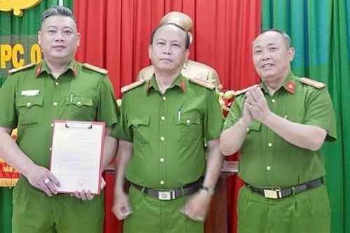 Khen thưởng Phòng Cảnh sát kinh tế Công an tỉnh Bình Định