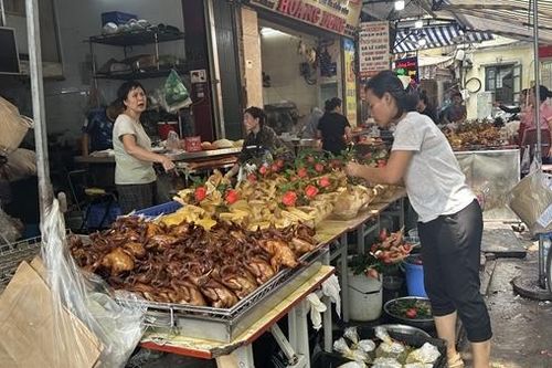 Thị trường đồ cúng rằm tháng 7 phong phú, giá cả ổn định