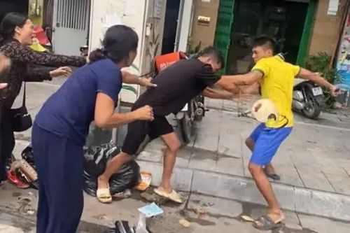 Nam thanh niên hành hung nhiều người ở Giáp Bát bỏ trốn