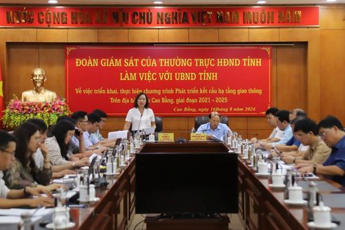 Đoàn giám sát của Thường trực HĐND tỉnh làm việc với UBND tỉnh về việc triền khai, thực hiện Chương trình phát triển kết cấu hạ tầng giao thông
