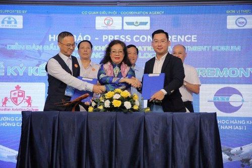 Nhiều giải pháp giúp nâng cao năng lực ngành hàng không Việt Nam