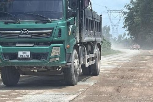 Hà Tĩnh: Khiếp hãi với những đoàn xe tải vận chuyển đất san lấp