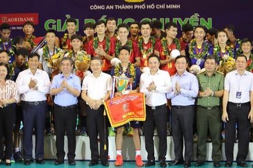 Đội Công an TPHCM đăng quang ngôi vô địch một cách đầy thuyết phục