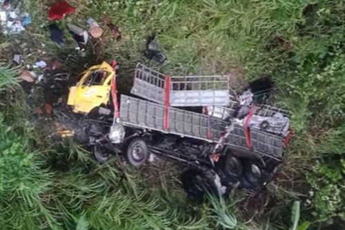 Tin tức tai nạn giao thông mới nhất ngày 16/8: Ô tô rơi xuống vực, 2 người chết