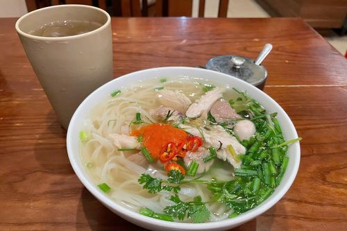 Những quán phở gà ngon nổi tiếng ở Hà Nội