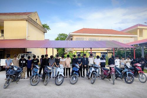24 thanh thiếu niên cầm hung khí đánh người, gây náo loạn phố xá ở Quảng Bình