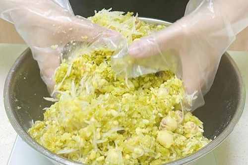 Cách làm xôi cốm sen dừa thơm phức chuẩn món quà thu Hà Nội