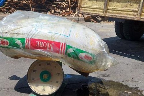Bắt gọn gần 650 kg mỡ động vật bẩn, hôi thối, tiểu thương vẫn cố tình tiêu thụ