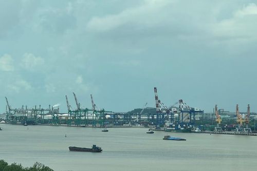 'Xanh hóa' cảng biển: Khó cũng phải làm
