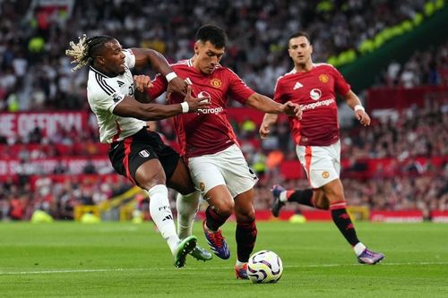 'Ông hoàng cơ bắp' bất lực trước Lisandro Martinez