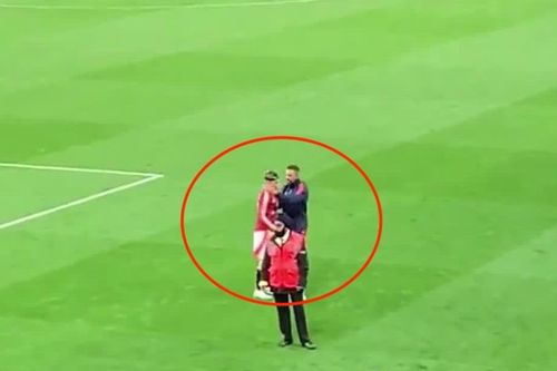 Van Nistelrooy an ủi Garnacho