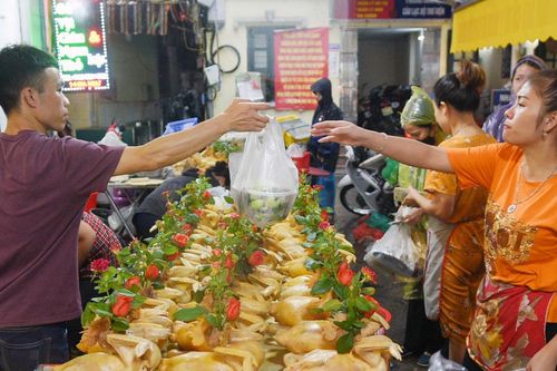 Thị trường thực phẩm Rằm tháng 7: sức mua tăng mạnh