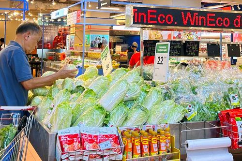 Trước thềm năm học mới, siêu thị Hà Nội giảm giá loạt hàng hóa