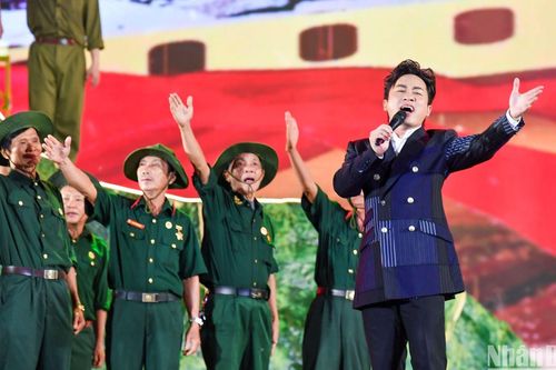 Sống lại những năm tháng lịch sử qua chương trình nghệ thuật chính luận 'Khát vọng hòa bình'
