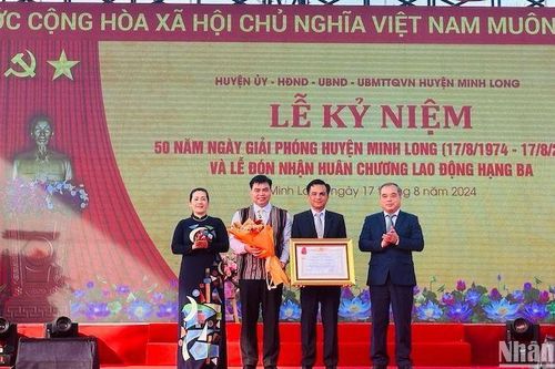 Quảng Ngãi: Huyện Minh Long kỷ niệm 50 năm Ngày giải phóng và đón nhận Huân chương Lao động hạng Ba