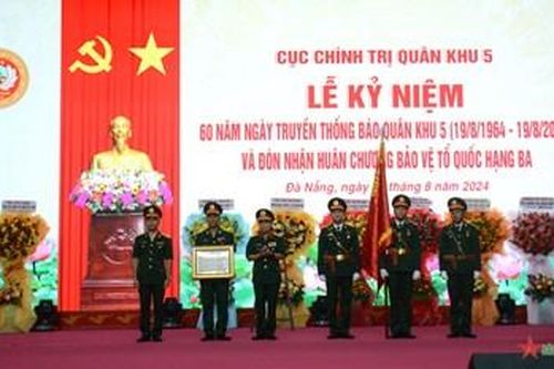 Báo Quân khu 5 kỷ niệm 60 năm Ngày truyền thống và đón nhận Huân chương Bảo vệ Tổ quốc hạng Ba