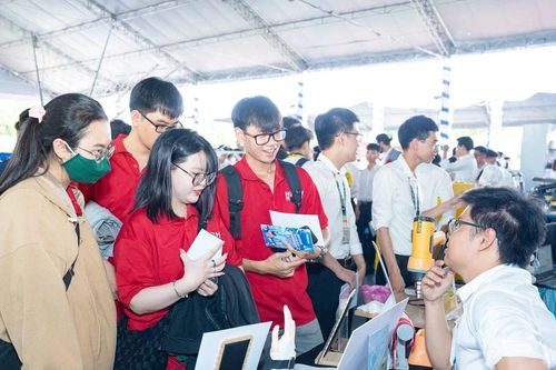 Hơn 3.500 vị trí việc làm dành cho sinh viên năm cuối tại HUTECH TECHSHOW 2024