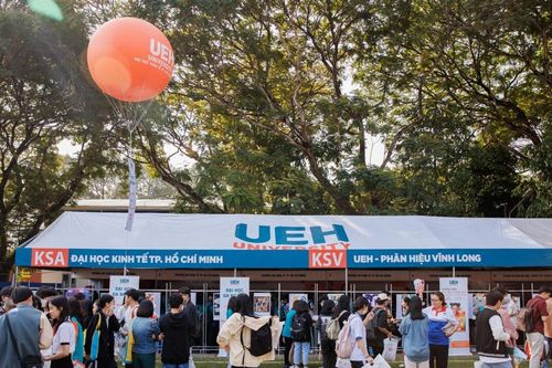 Điểm chuẩn Đại học Kinh tế TPHCM tăng mạnh