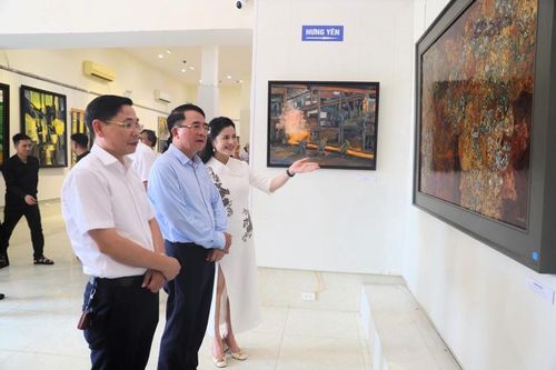 Triển lãm 151 tác phẩm mỹ thuật khu vực đồng bằng sông Hồng