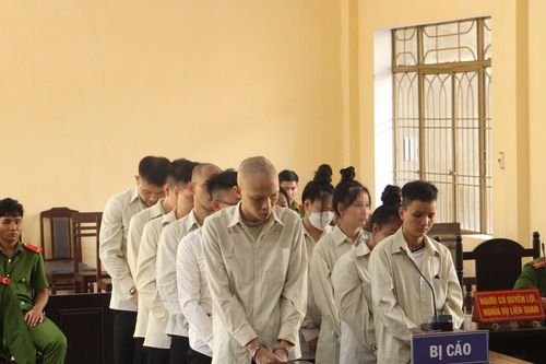 10 người 'tiếp tay' cho 2 đối tượng nước ngoài giả mạo Công an để lừa đảo