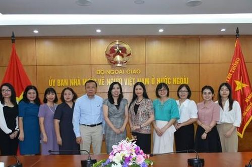 Tăng cường phối hợp giữa Bộ Ngoại giao và Liên hiệp Phụ nữ Việt Nam trong công tác người Việt Nam ở nước ngoài