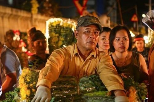 Chợ hoa Quảng Bá tấp nập cận ngày Rằm tháng 7