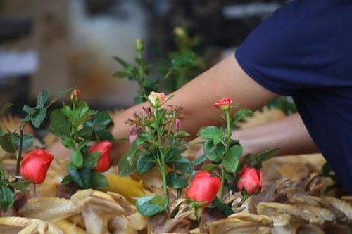 Hà Nội: 'Chợ nhà giàu' tấp nập người mua đồ cúng trước Rằm tháng 7