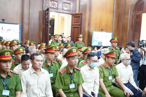 Tòa bất ngờ thay đổi thời gian tuyên án 254 bị cáo trong đại án đăng kiểm