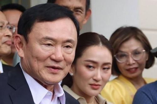 Cựu Thủ tướng Thái Lan Thaksin bất ngờ được ân xá, kết thúc án tù 1 năm