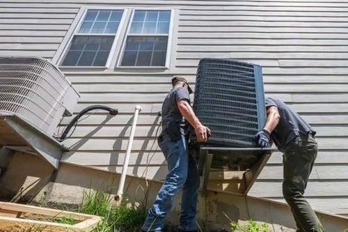 'Rình' hàng xóm lắp điều hòa để báo cảnh sát